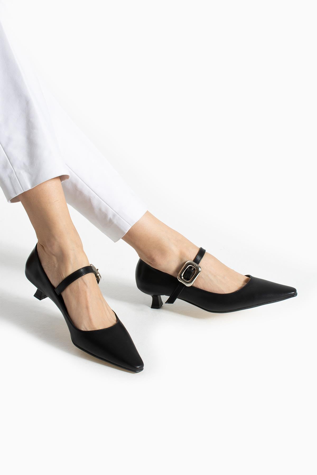 Fındık Topuk Toka Tasarmlı Stiletto
