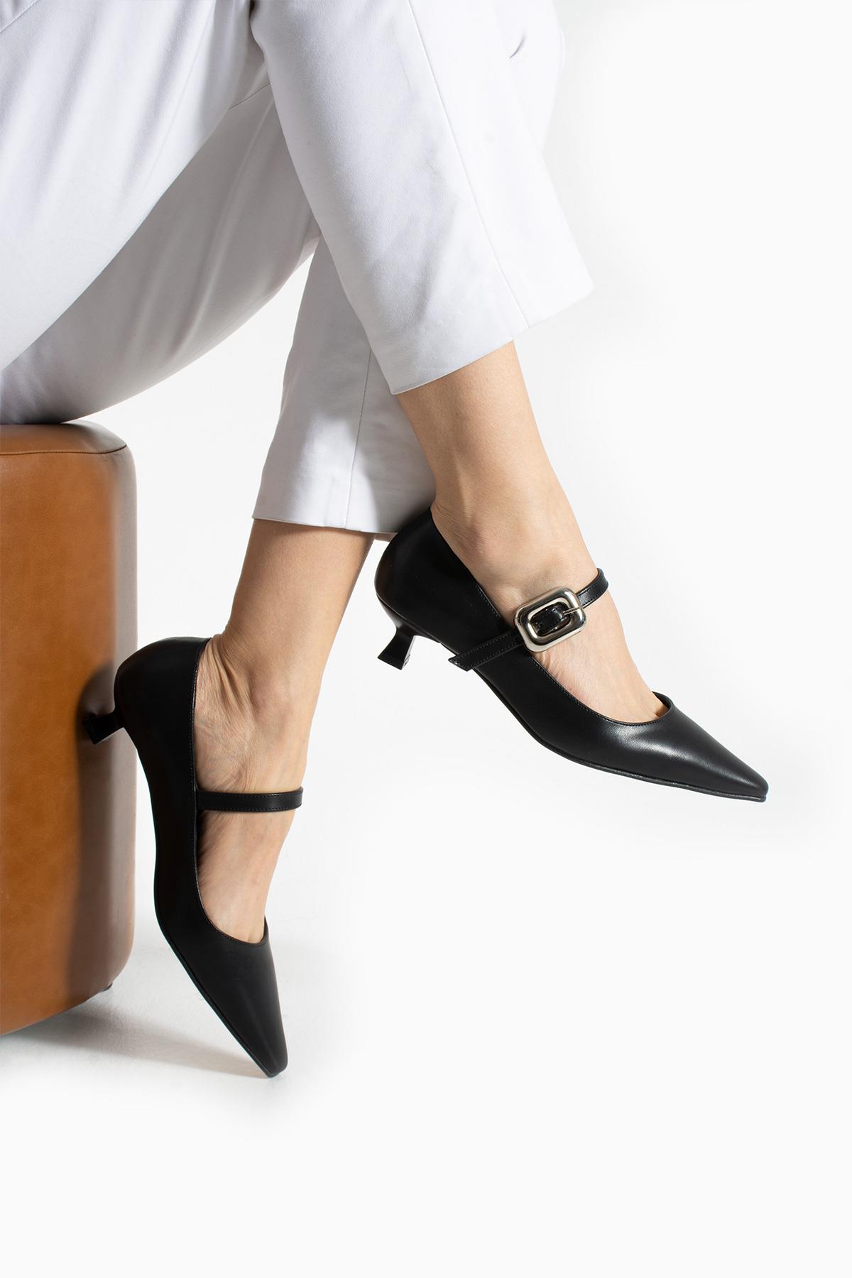 Fındık Topuk Toka Tasarmlı Stiletto