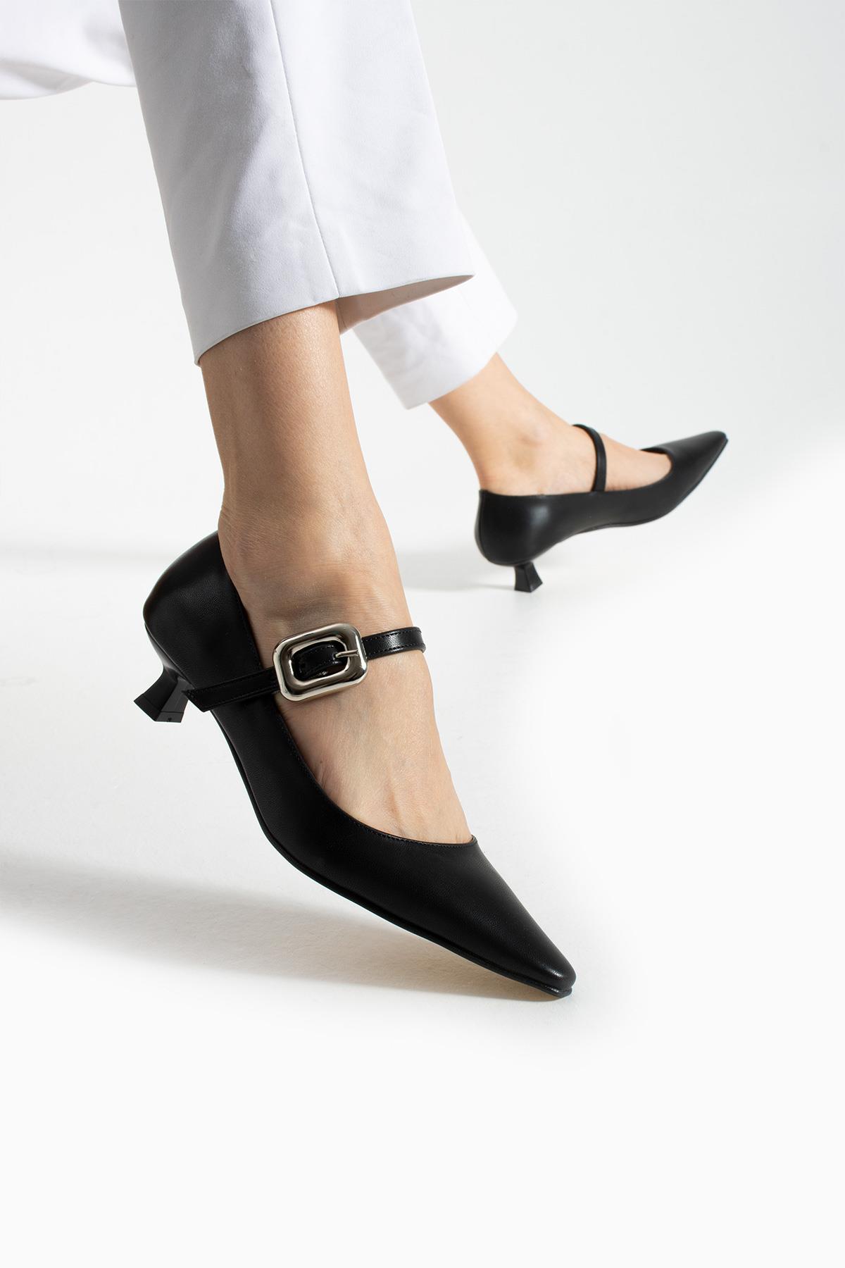 Fındık Topuk Toka Tasarmlı Stiletto