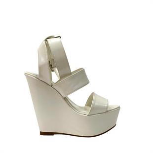 Beyaz Bantlı 14 Cm Dolgu Topuklu Rahat Sandalet