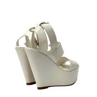 Beyaz Bantlı 14 Cm Dolgu Topuklu Rahat Sandalet