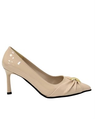 Büzgülü Toka Detaylı 8 Cm Rahat Topuklu Stiletto