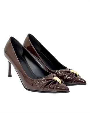 Büzgülü Toka Detaylı 8 Cm Rahat Topuklu Stiletto