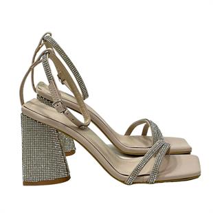 GÜMÜŞ TAŞ KAPLAMALI TASARIM 10 CM TOPUKLU BANTLI AYAKKABI