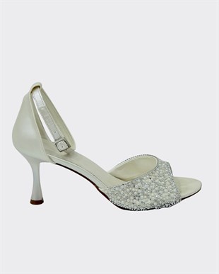 İnci Detaylı 8 Cm Rahat Topuklu Ayakkabı