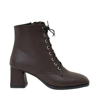 Kalın Topuklu Bağçıklı Bot