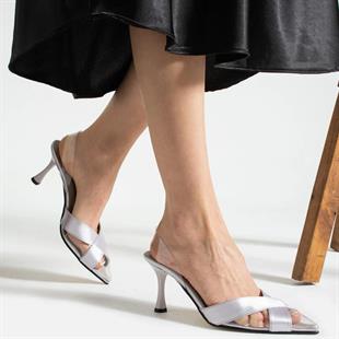 Saten Detaylı 9 Cm Topuklu Şeffaf Stiletto