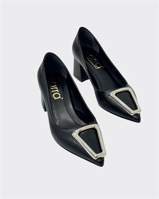 Tasarım Tokalı 6 Cm Kalıın Topuklu Stiletto