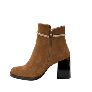 Tasarım Tokalı 8 Cm Topuklu Bot