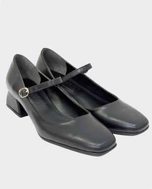 Tek Bantlı 4 Cm Kare Topuklu Ayakkabı