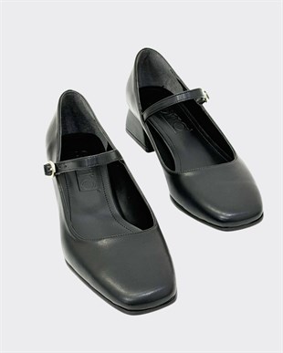 Tek Bantlı 4 Cm Kare Topuklu Ayakkabı