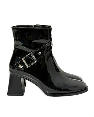 Toka Tasarımlı 6 Cm Kalın Topuklu Bot