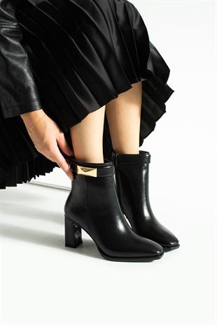 Toka Tasarımlı 8 Cm Topuklu Bot