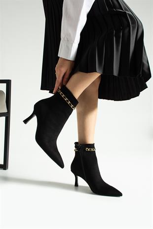 Zincir Detaylı 8 Cm Topuklu Tasarım Stiletto Bot