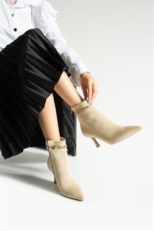 Zincir Detaylı 8 Cm Topuklu Tasarım Stiletto Bot