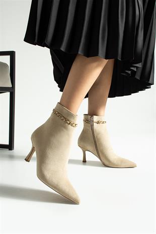 Zincir Detaylı 8 Cm Topuklu Tasarım Stiletto Bot