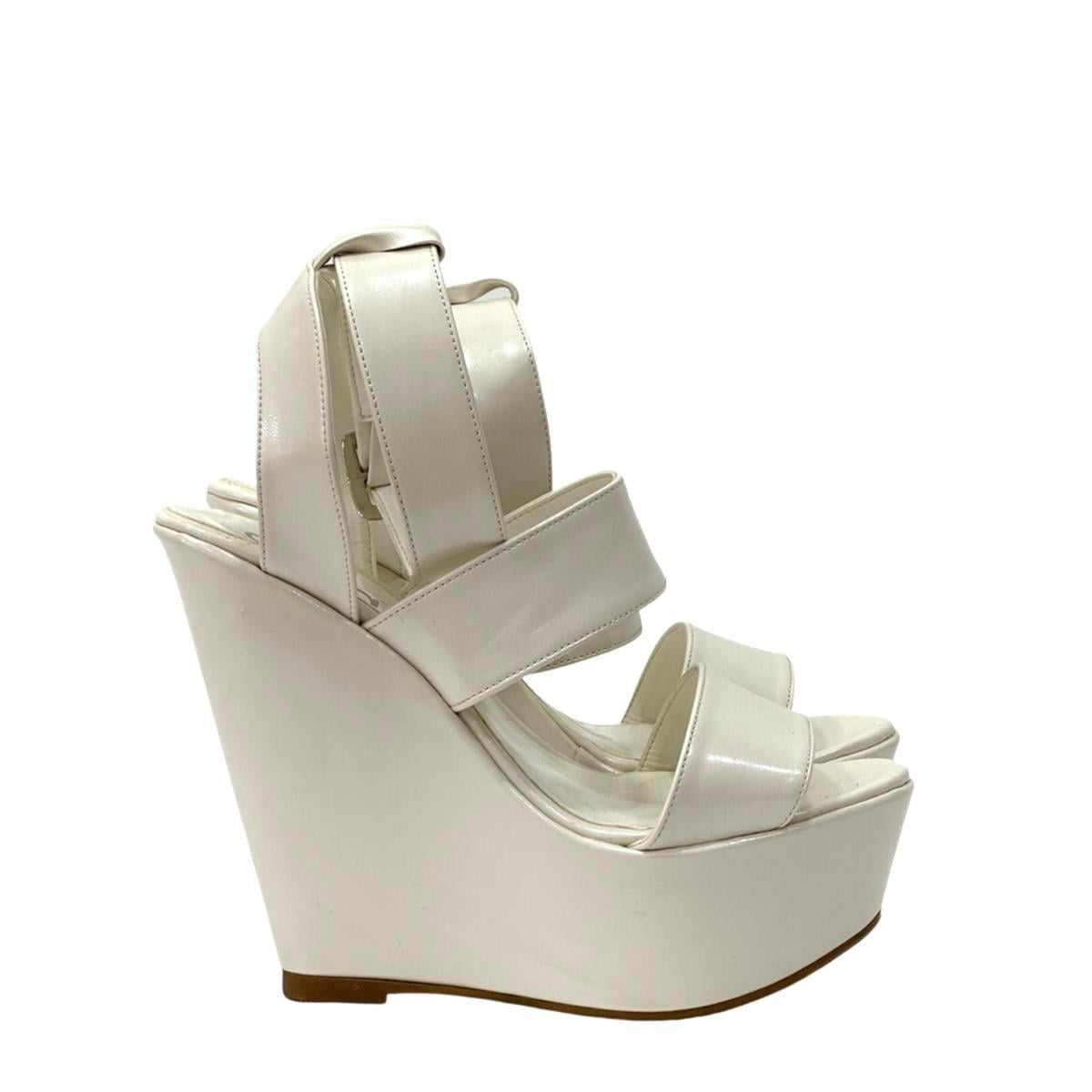 Beyaz Bantlı 14 Cm Dolgu Topuklu Rahat Sandalet