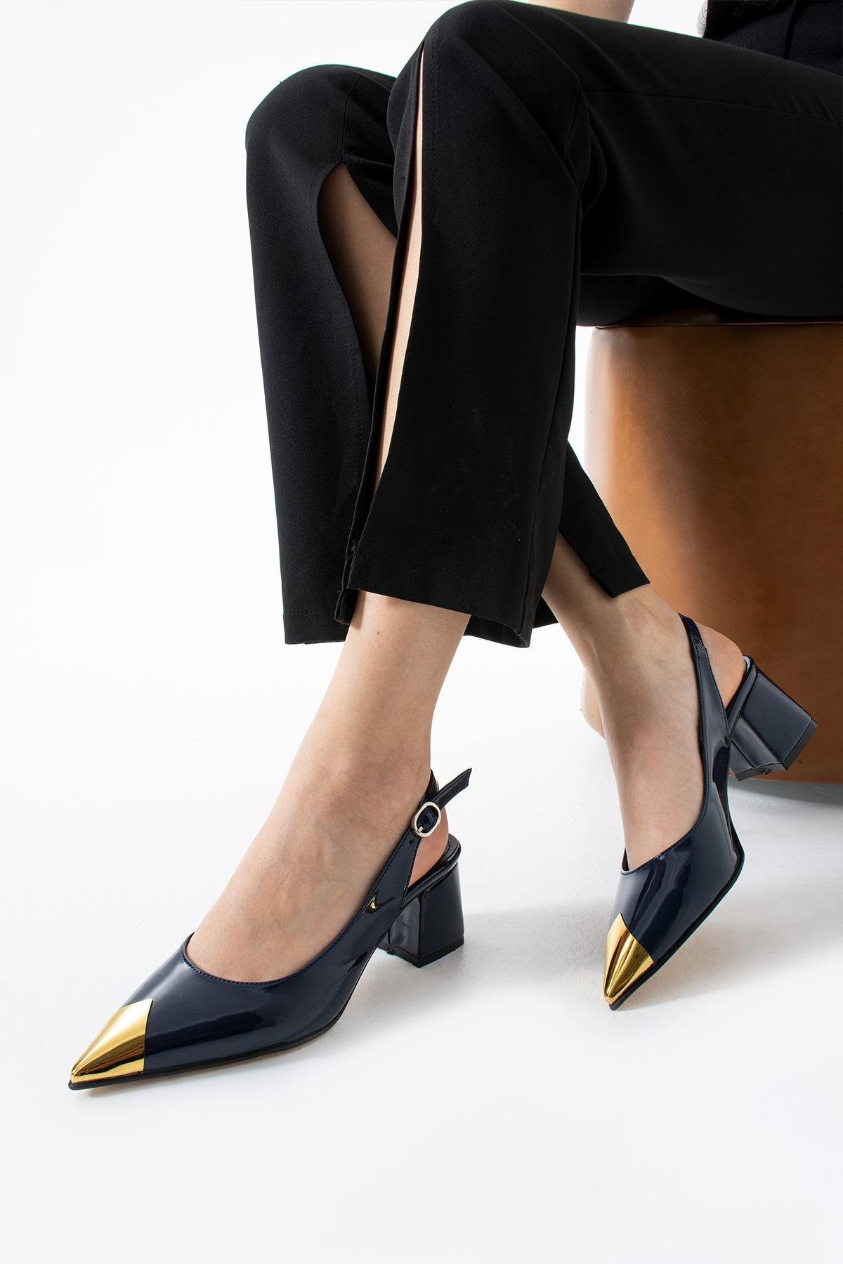Metal Burun Detaylı 6 Cm Rahat Topuklu Stiletto