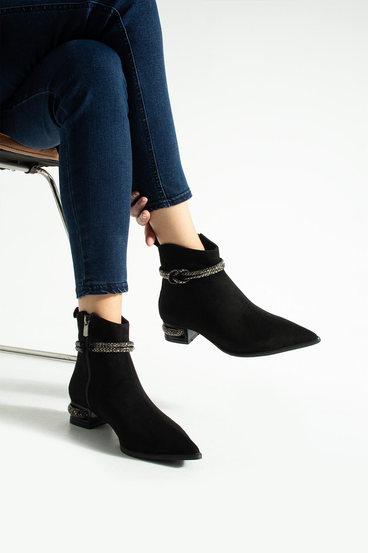 Taş Detaylı 4 Cm Tasarım Topuklu Bot