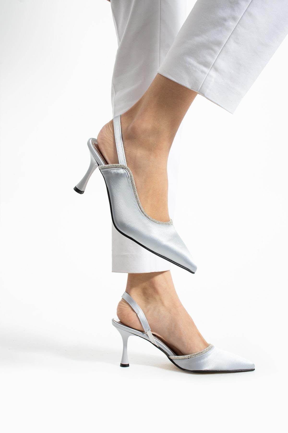 Taş Detaylı Saten Rahat Stiletto