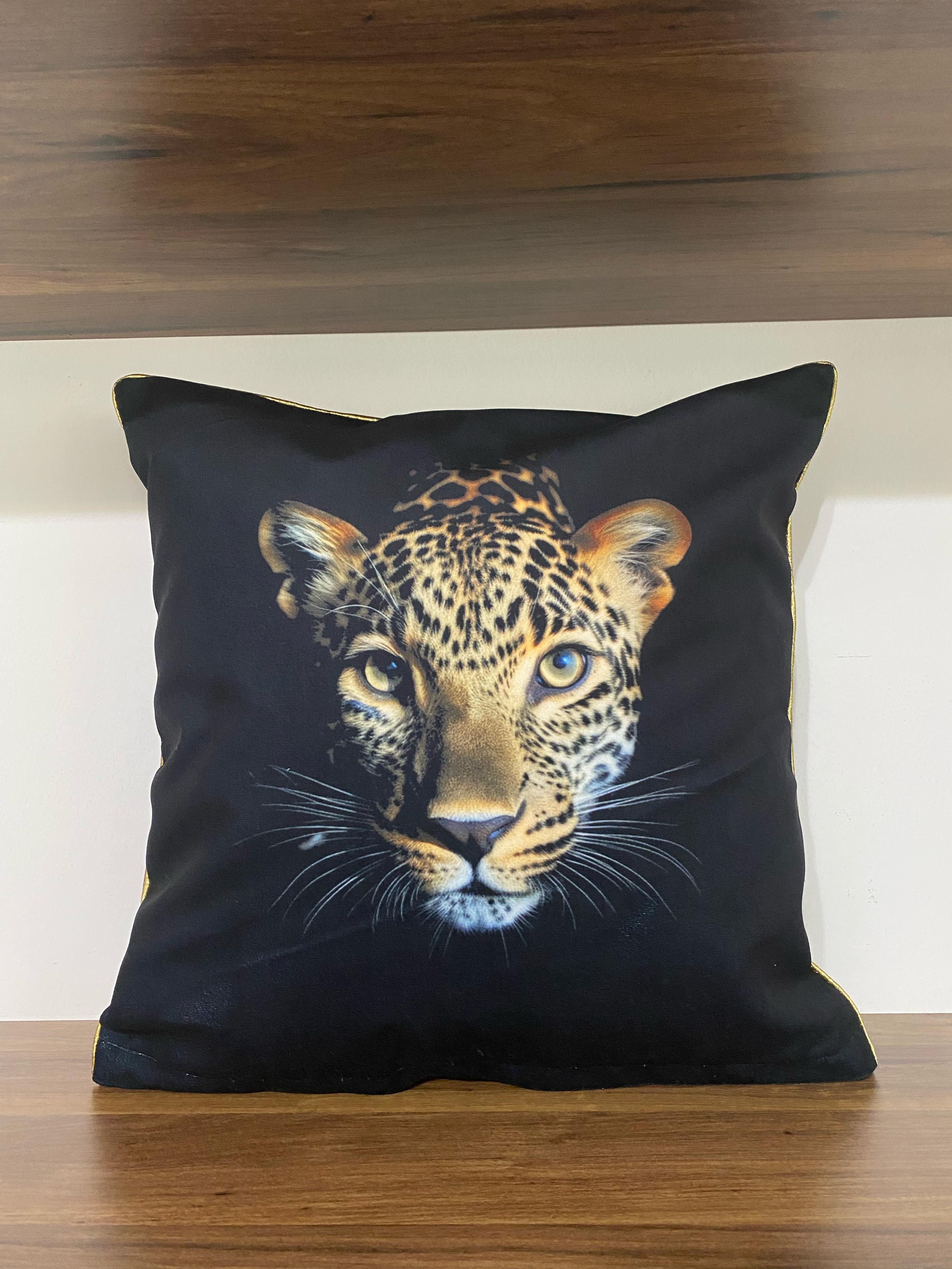 H1196 SİYAH KADİFE ZEMİN LEOPAR 