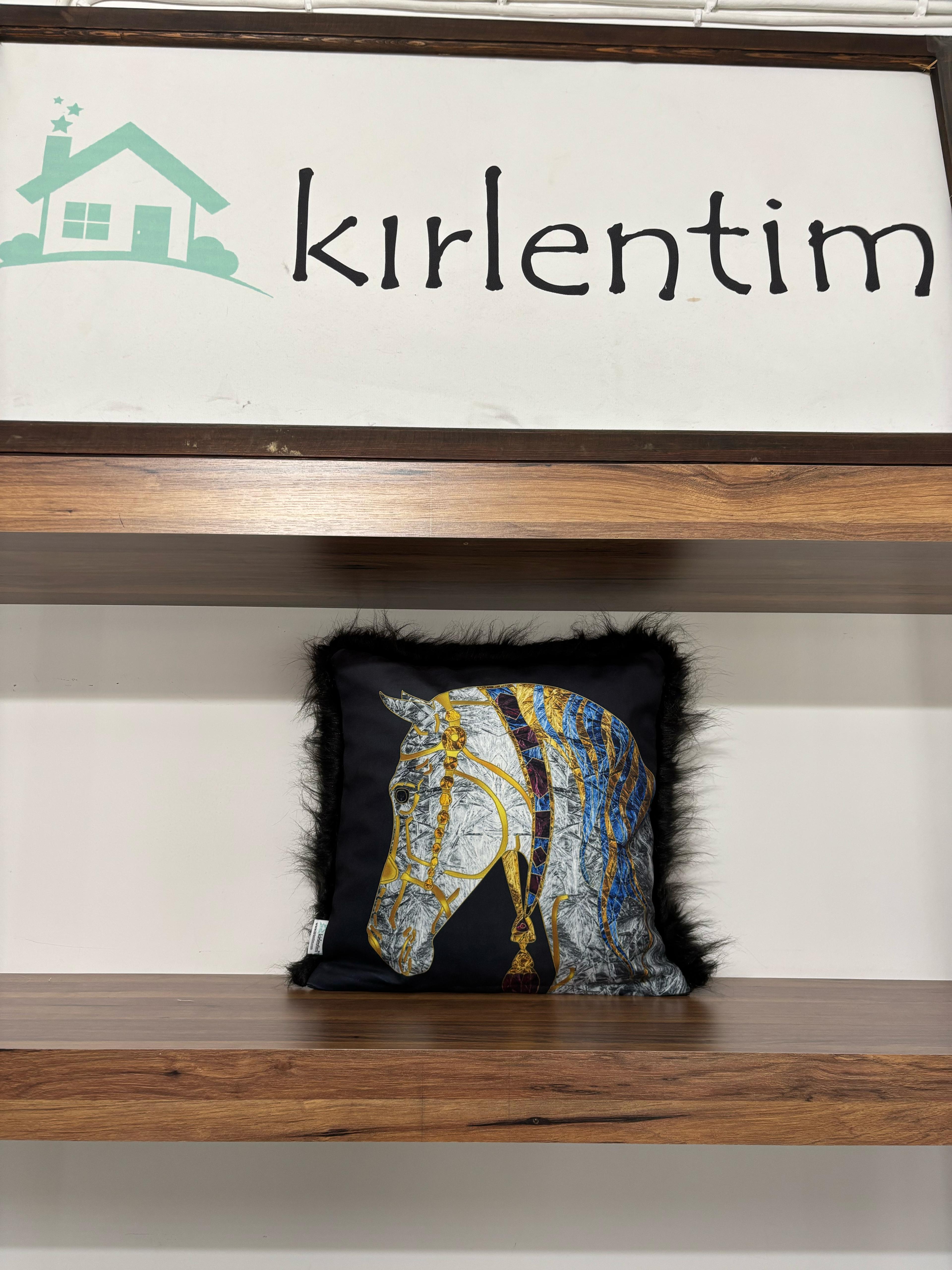 17042025-ÖZEL TASARIM DESENLİ KENARLARI PELUŞLU