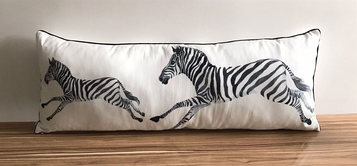 E712 BEYAZ ZEMİN SİYAH BEYAZ KOŞAN ZEBRA-3080