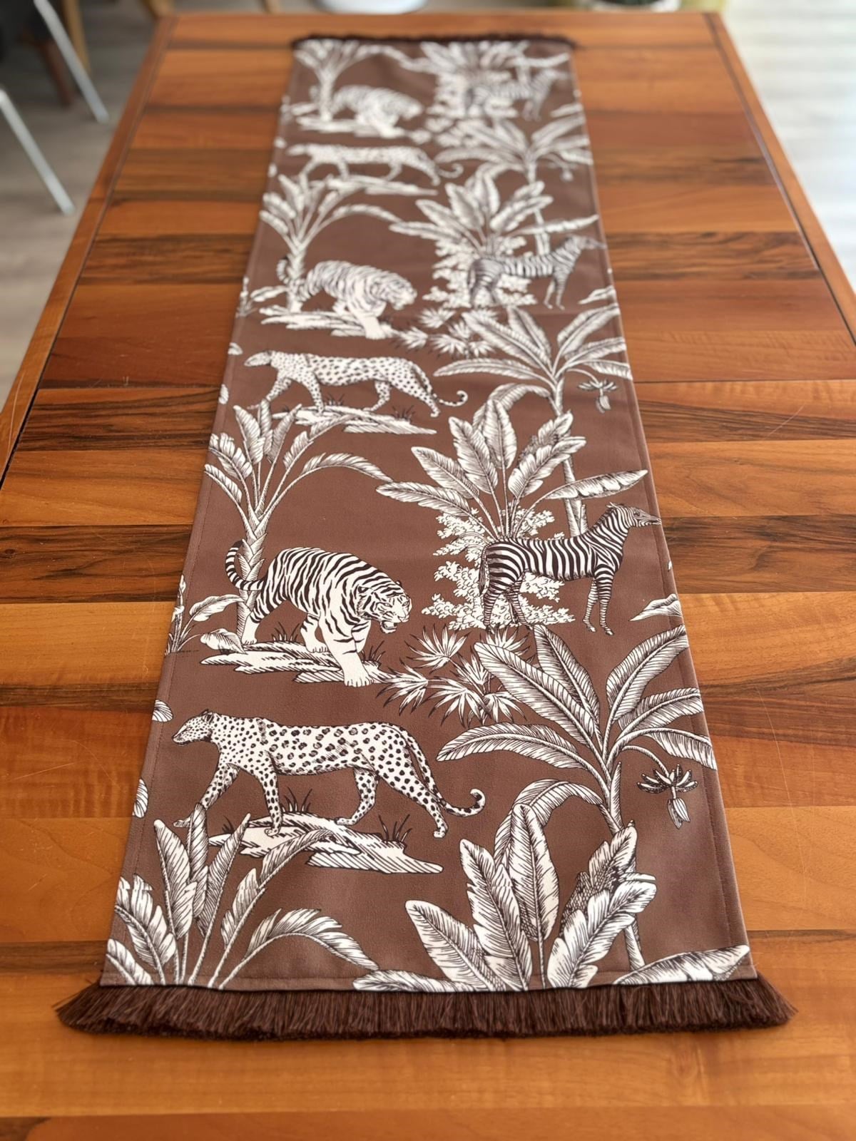 H1219 KAHVERENGİ ZEMİN TROPİKAL DESENLİ PÜSKÜLLÜ RUNNER