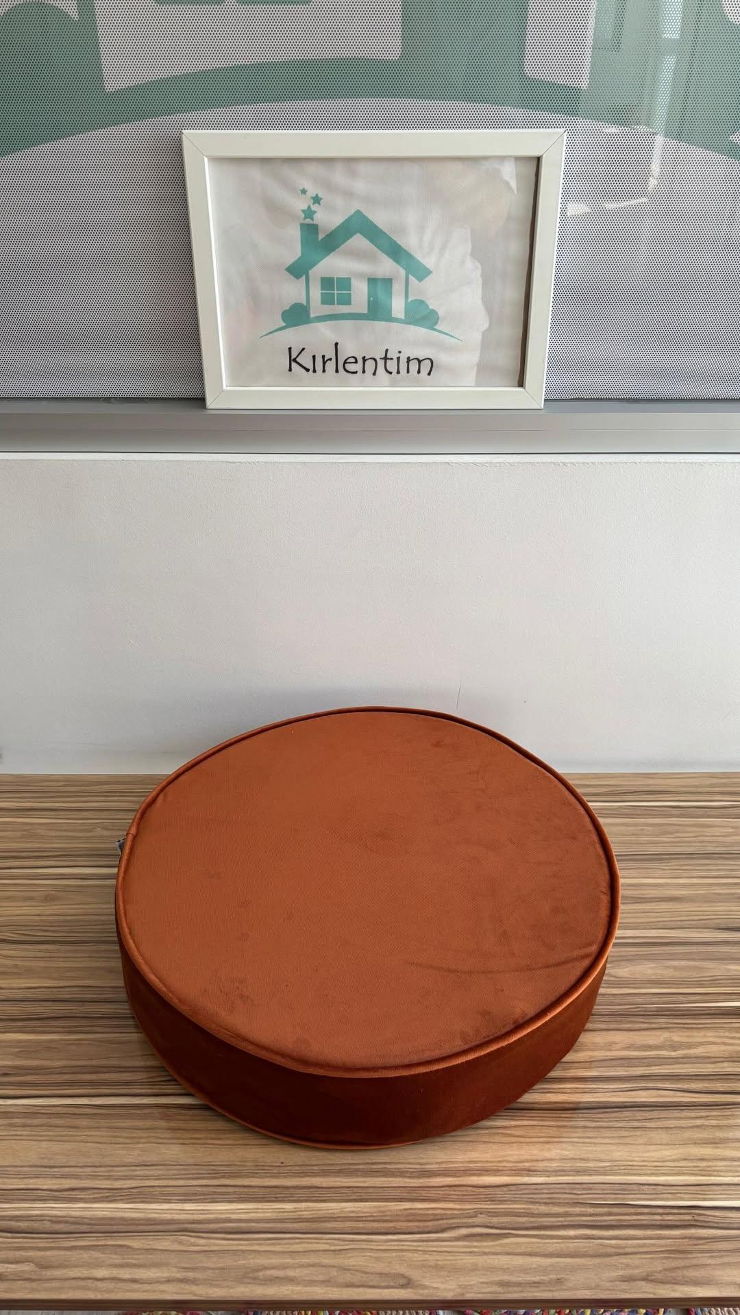 10 CM SÜNGERLİ - DÜZ KİREMİT KADİFE - YUVARLAK MİNDER