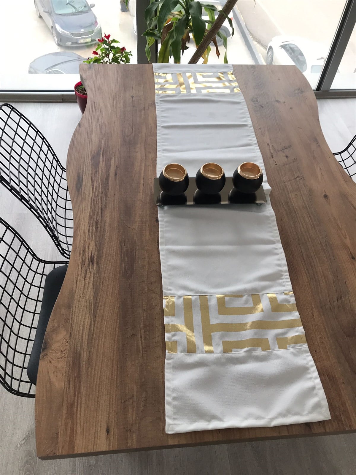BEYAZ ZEMİN İKİ UÇTA LABİRENT DESEN GOLD VARAK BASKILI RUNNER