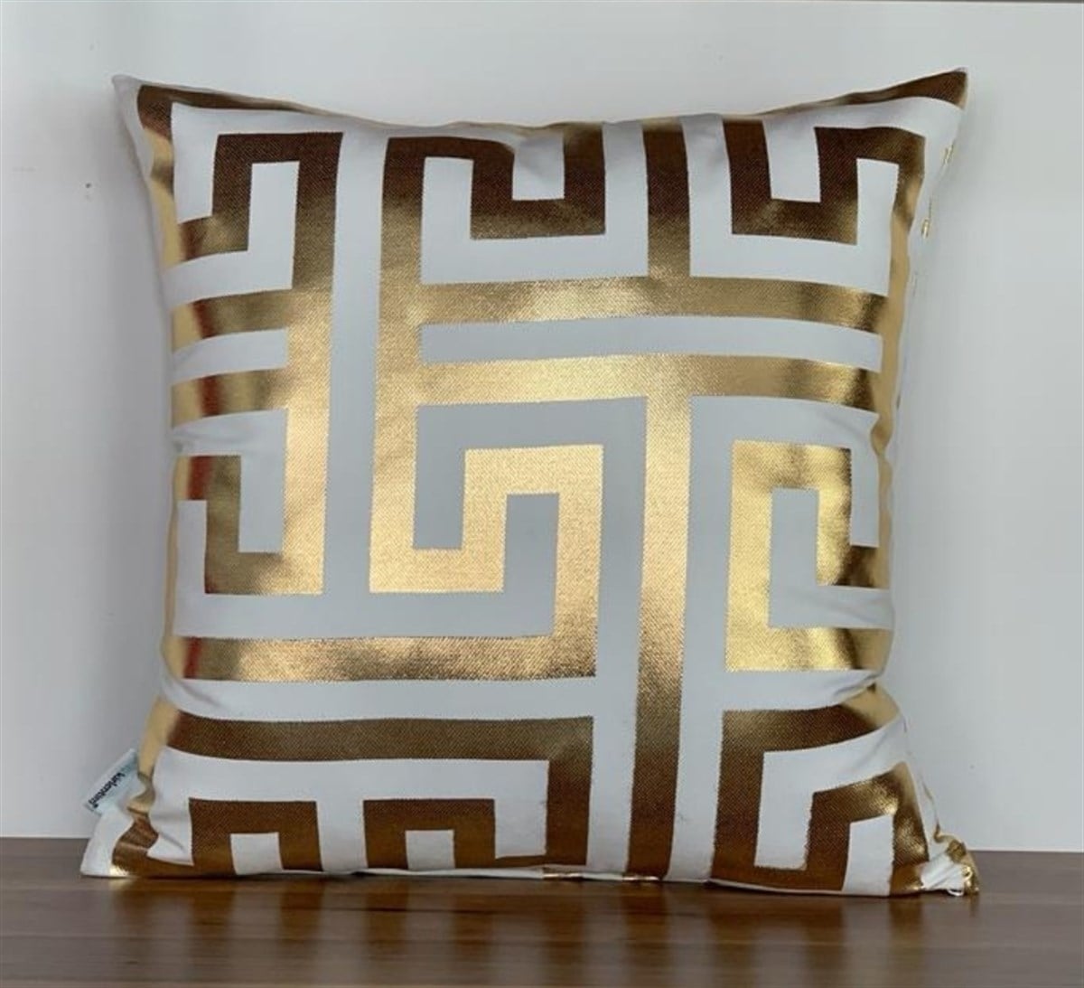 BEYAZ ZEMİN LABİRENT DESEN GOLD VARAK BASKILI-4343