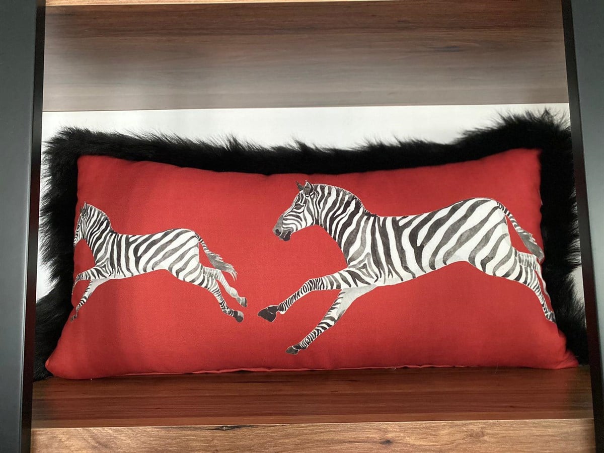 E712 BORDO ZEMİN ZEBRA SİYAH PELUŞLU-3080