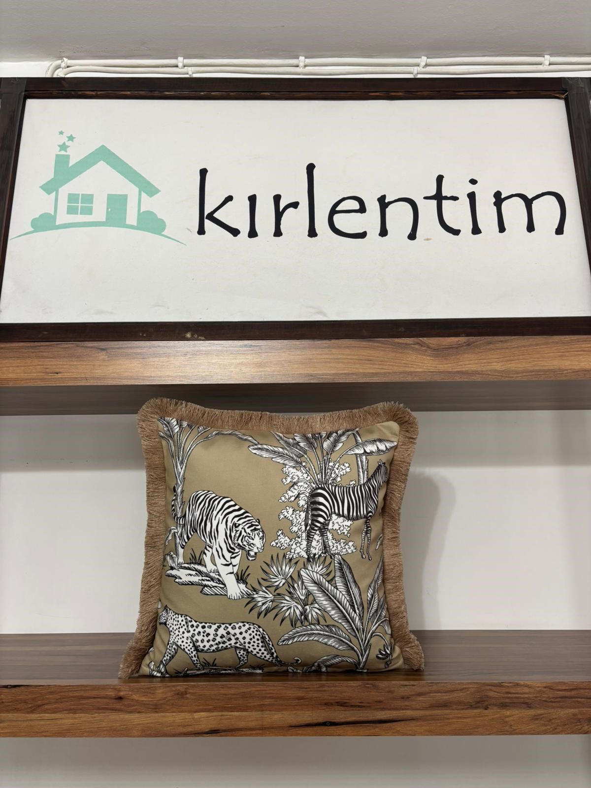 H1219 KREM ZEMİN TROPİKAL DESENLİ PÜSKÜLLÜ KIRLENT