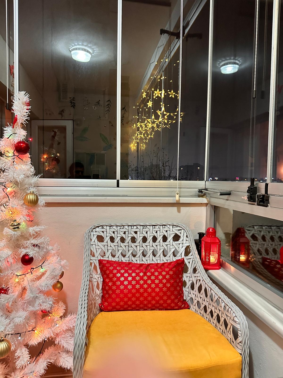 KIRMIZI SATEN ÜZERİ ALTIN VARAK BASKILI KAR TANESİ DESEN-3050