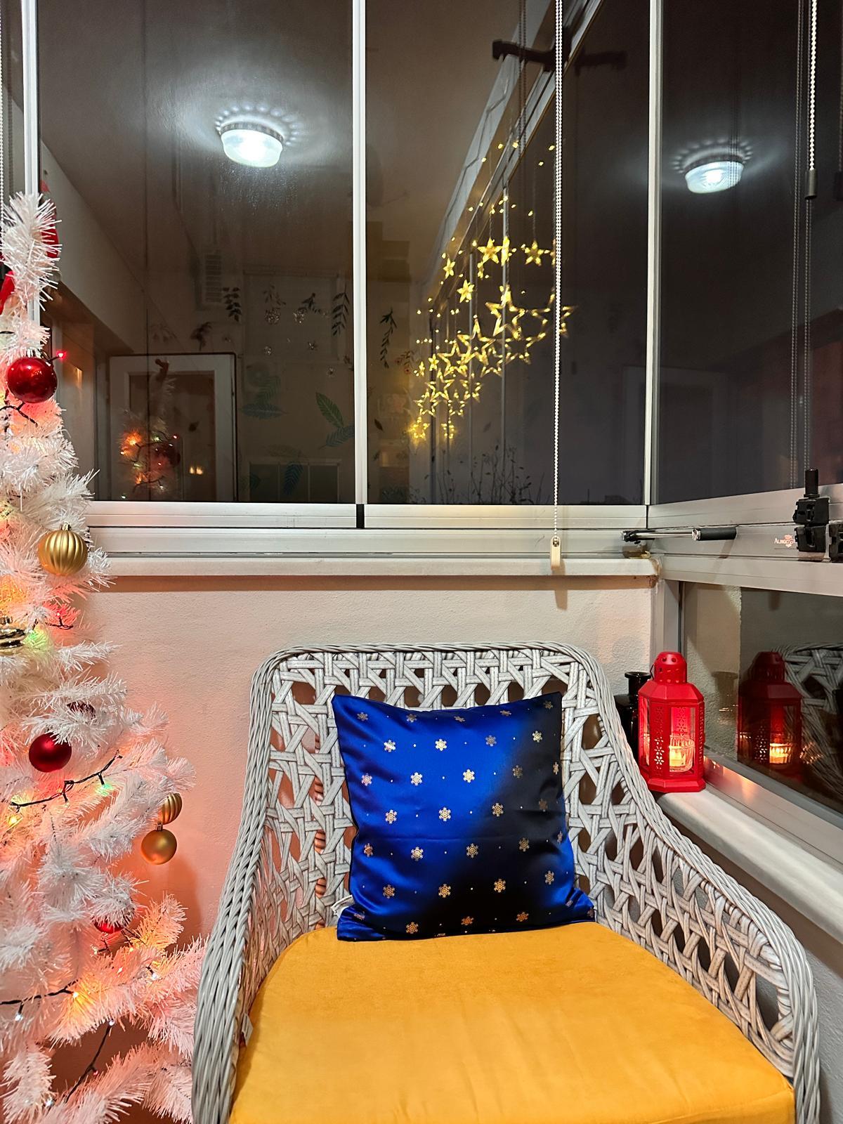 SAKS LACİVERT SATEN ÜZERİ ALTIN VARAK BASKILI KAR TANESİ DESEN