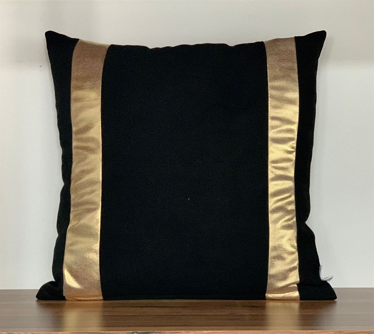 SİYAH ZEMİN İKİ YANDA DÜZ GOLD VARAK BANT