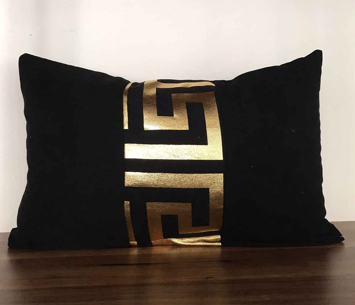 SİYAH ZEMİN ORTADA LABİRENT DESEN GOLD VARAK-5030
