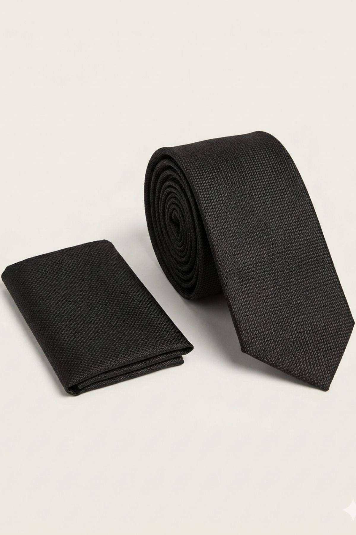 Desensiz Siyah Kravat Mendil Set