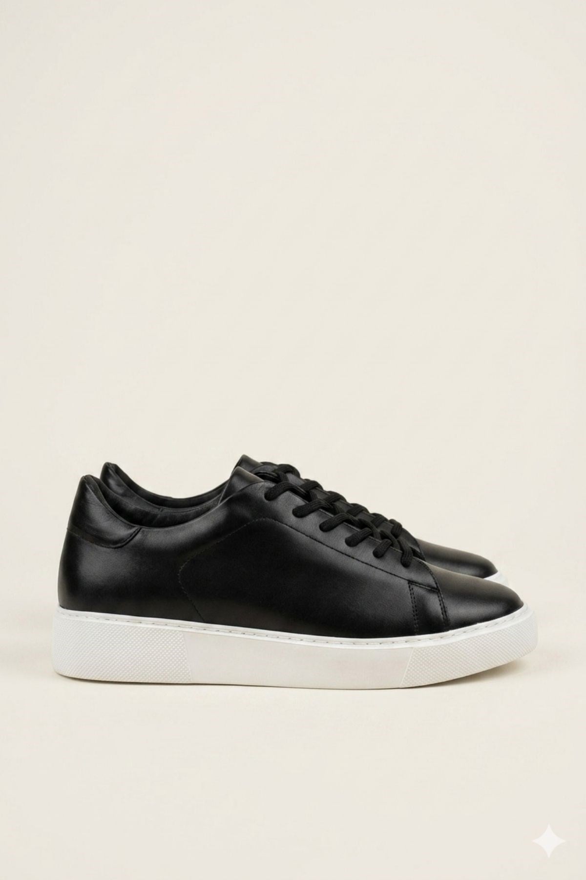 Siyah Beyaz Tabanlı Deri Bağcıklı Erkek Sneaker HT2137-SYH-BYZ