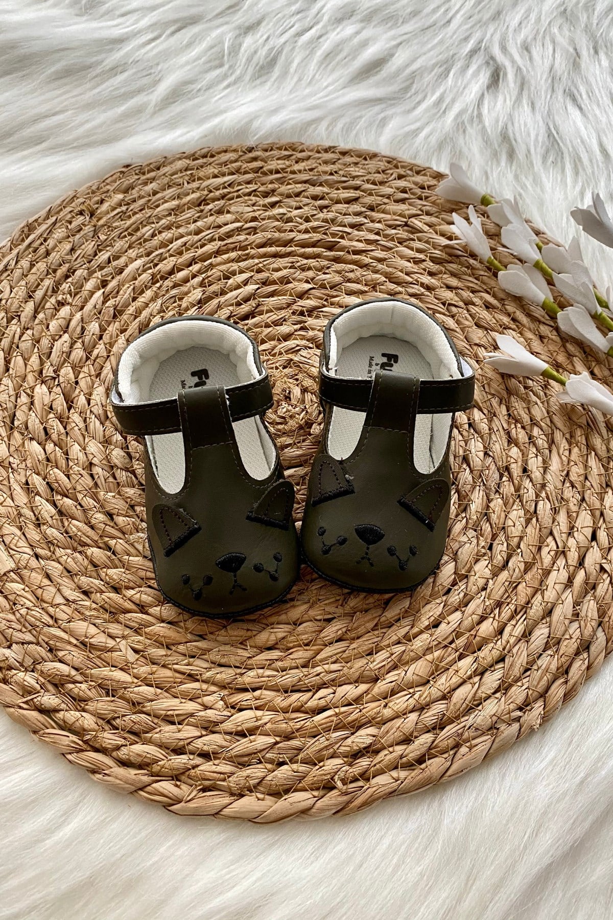 Kulak Detay Erkek Bebek Patik