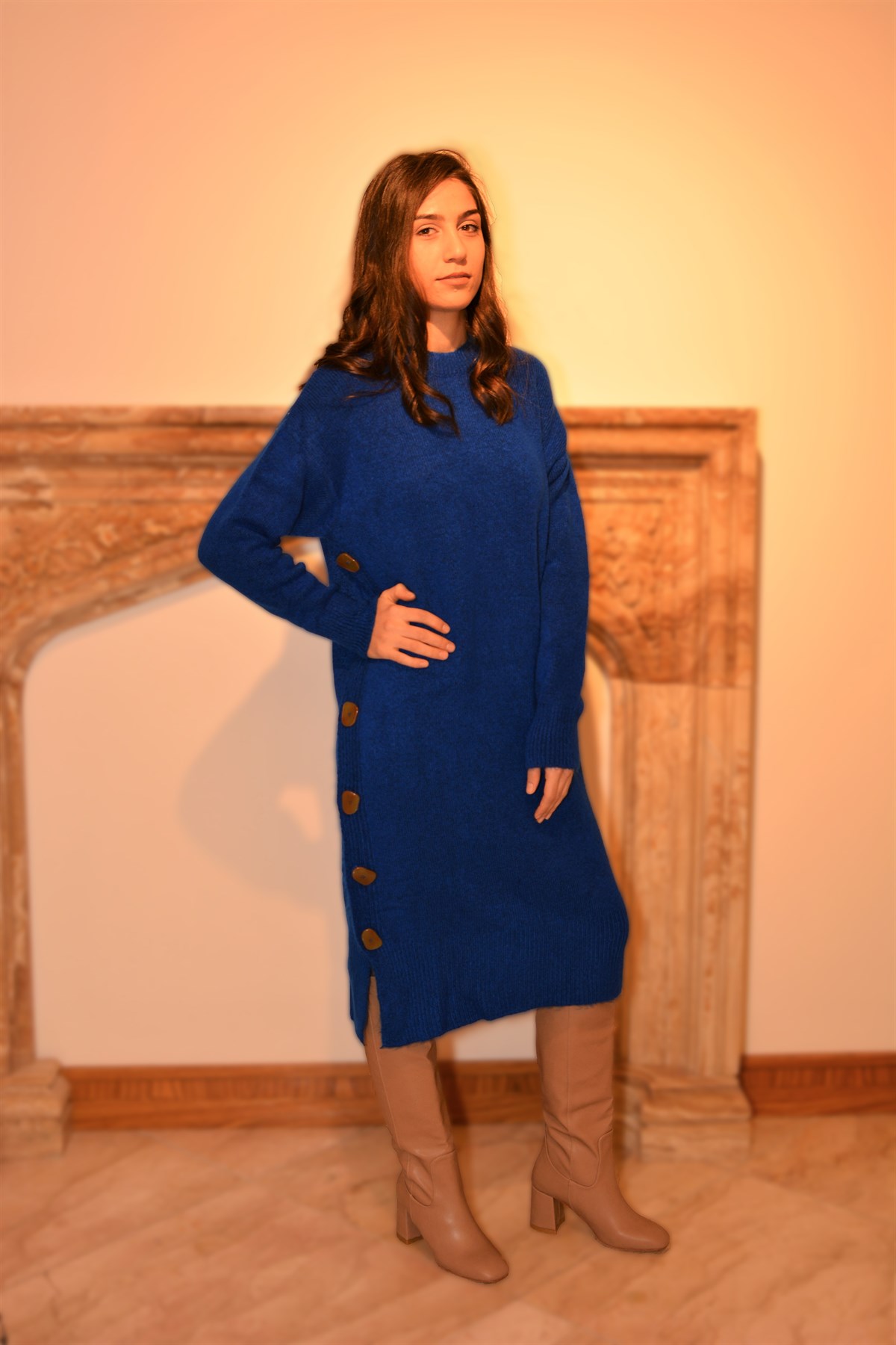 Saks Yandan Düğme Detaylı Yumoş Uzun Elbise