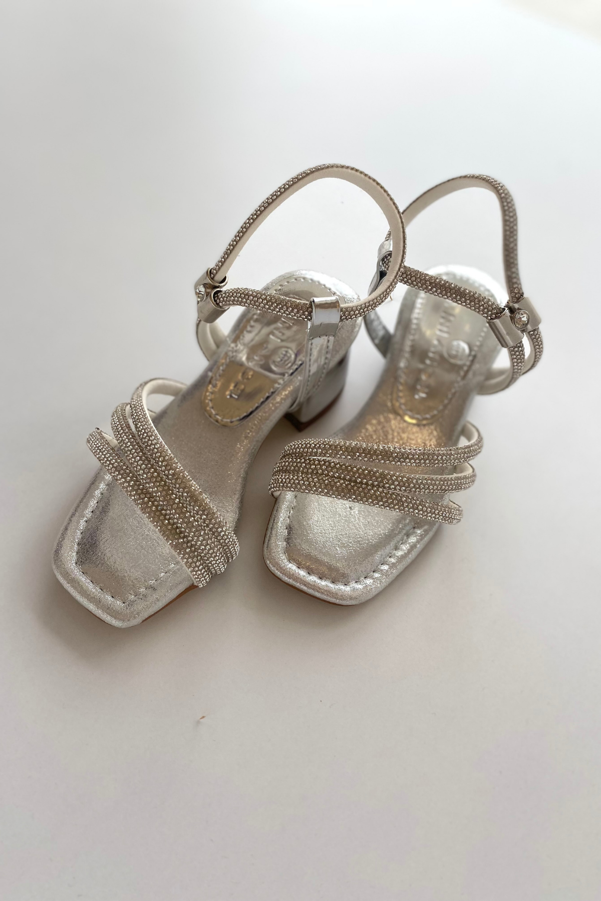 Bantlı Taş Detay Topuklu Kız Çocuk Ayakkabı