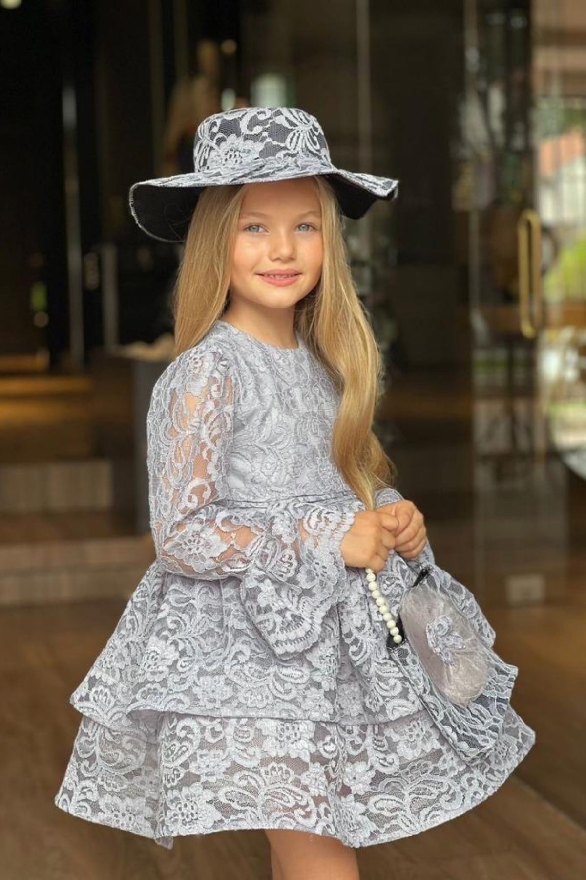 Şapka ve Çanta Detay Uzun Kol Güpür Abiye Elbise Gri