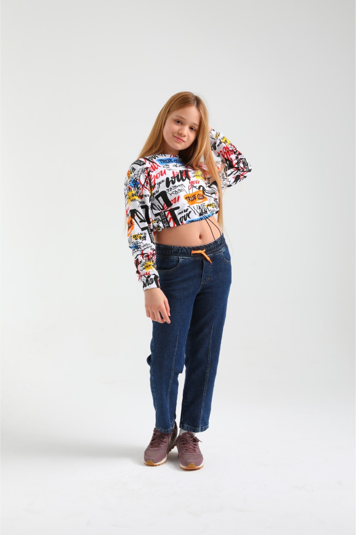 Gazete Baskılı Kız Çocuk Crop Sweatshirt