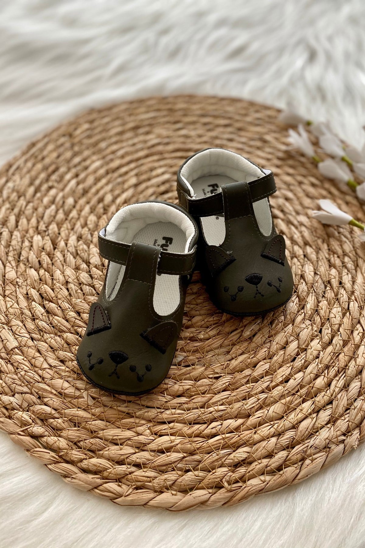 Kulak Detay Erkek Bebek Patik