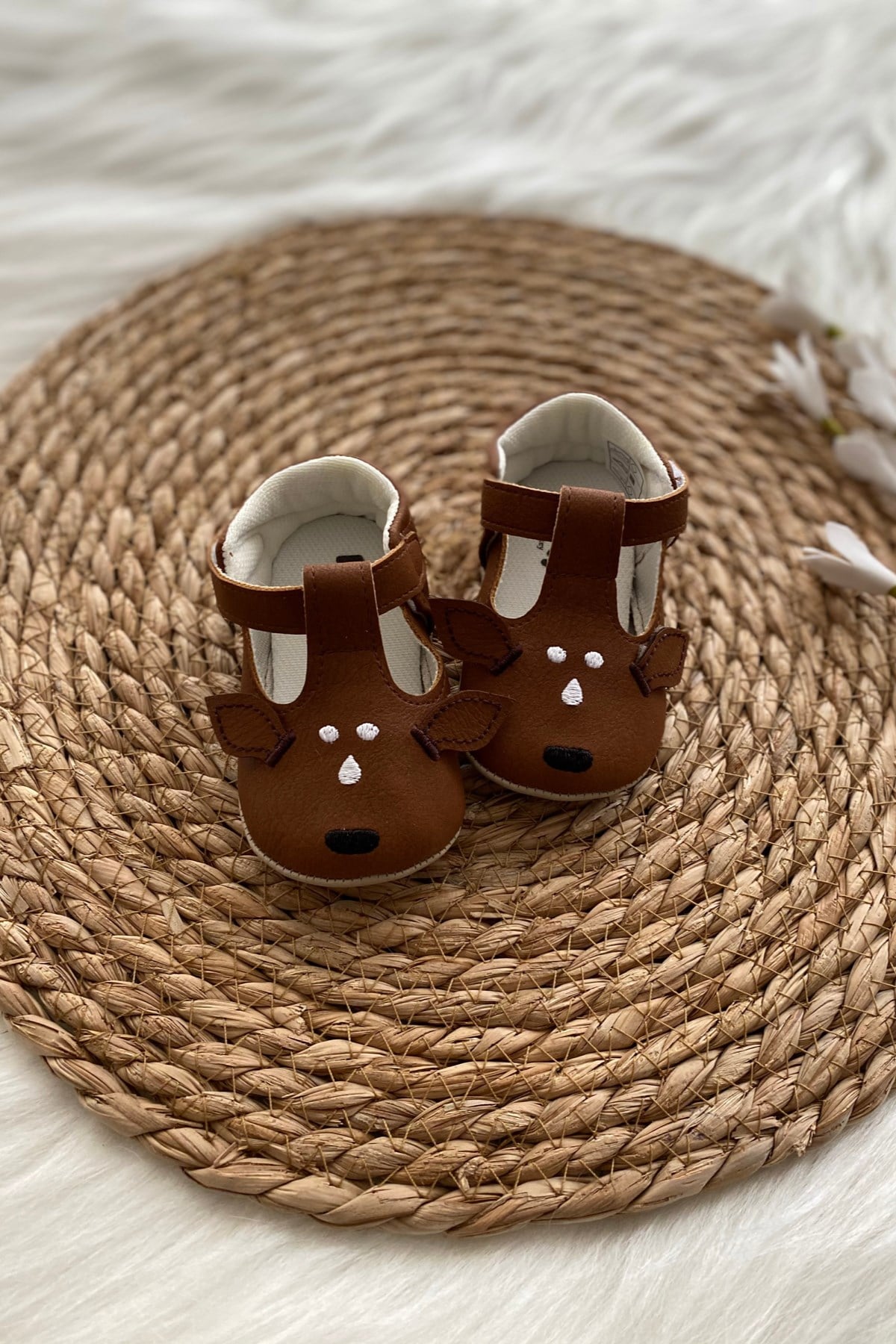 Kulak Detay Erkek Bebek Patik