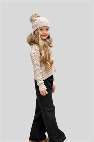 Triko Hırka Kot Pantolon ve Bereli Kız Takım