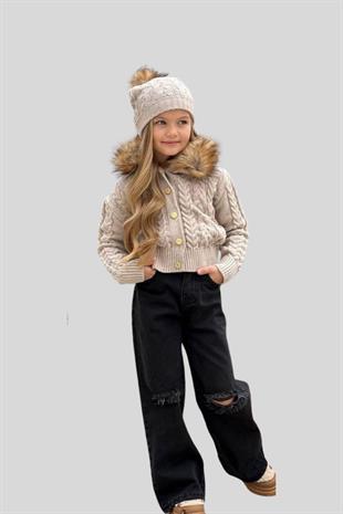 Triko Hırka Kot Pantolon ve Bereli Kız Takım