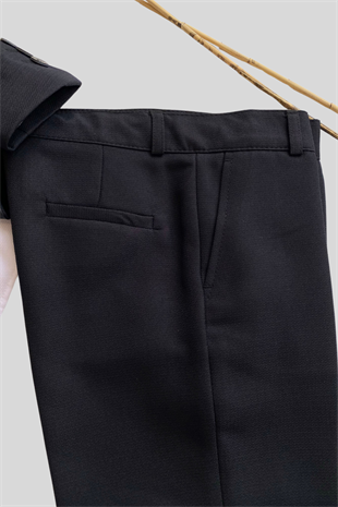 Yeleği Katlamalı Ceketli Rozetli Takım Elbise Siyah