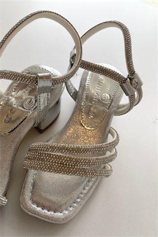 Bantlı Taş Detay Topuklu Kız Çocuk Ayakkabı